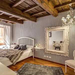 Pantheon Miracle Apartment